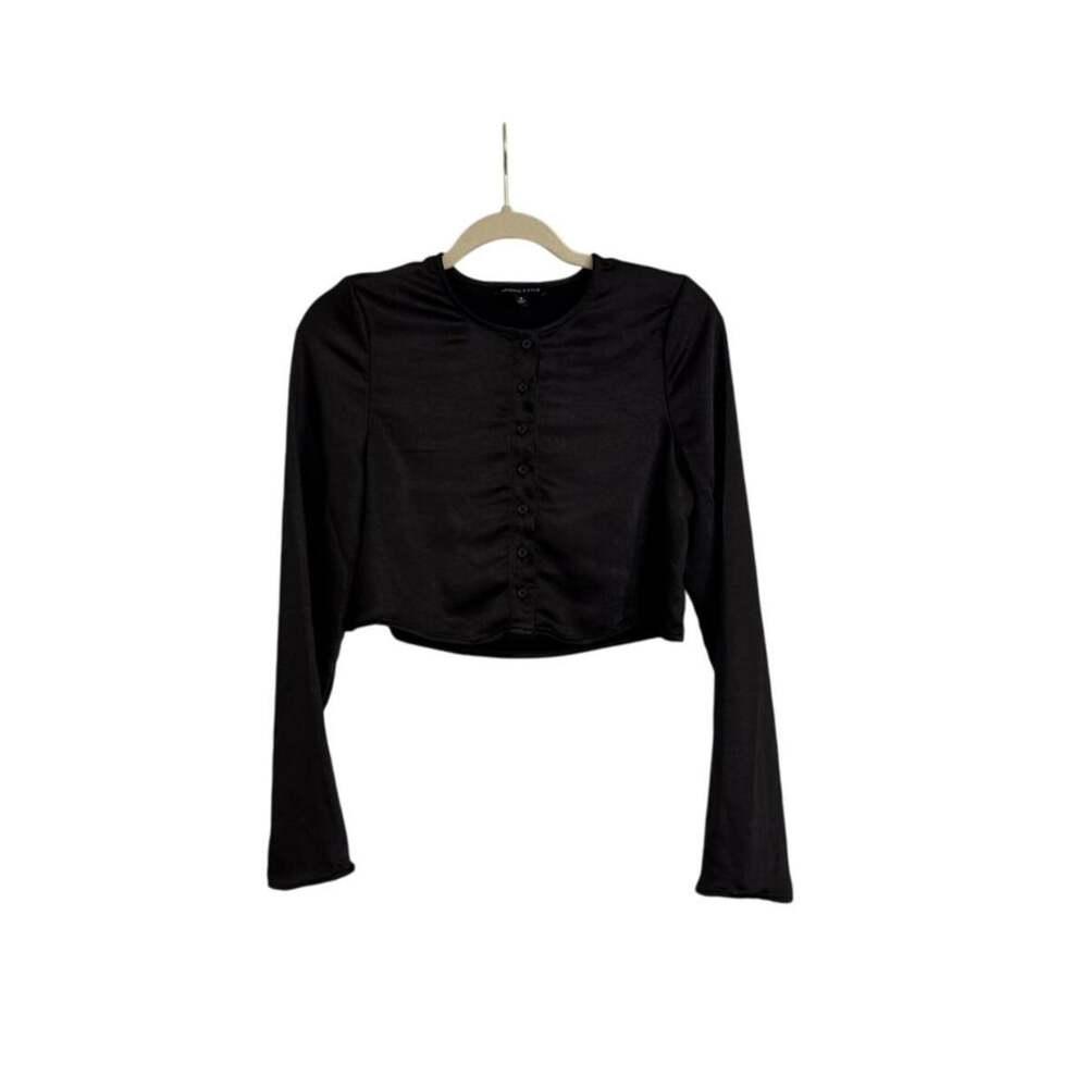 Kendall & Kyle Black Long Sleeve Button Detail Witchy Satin Crop Top Small